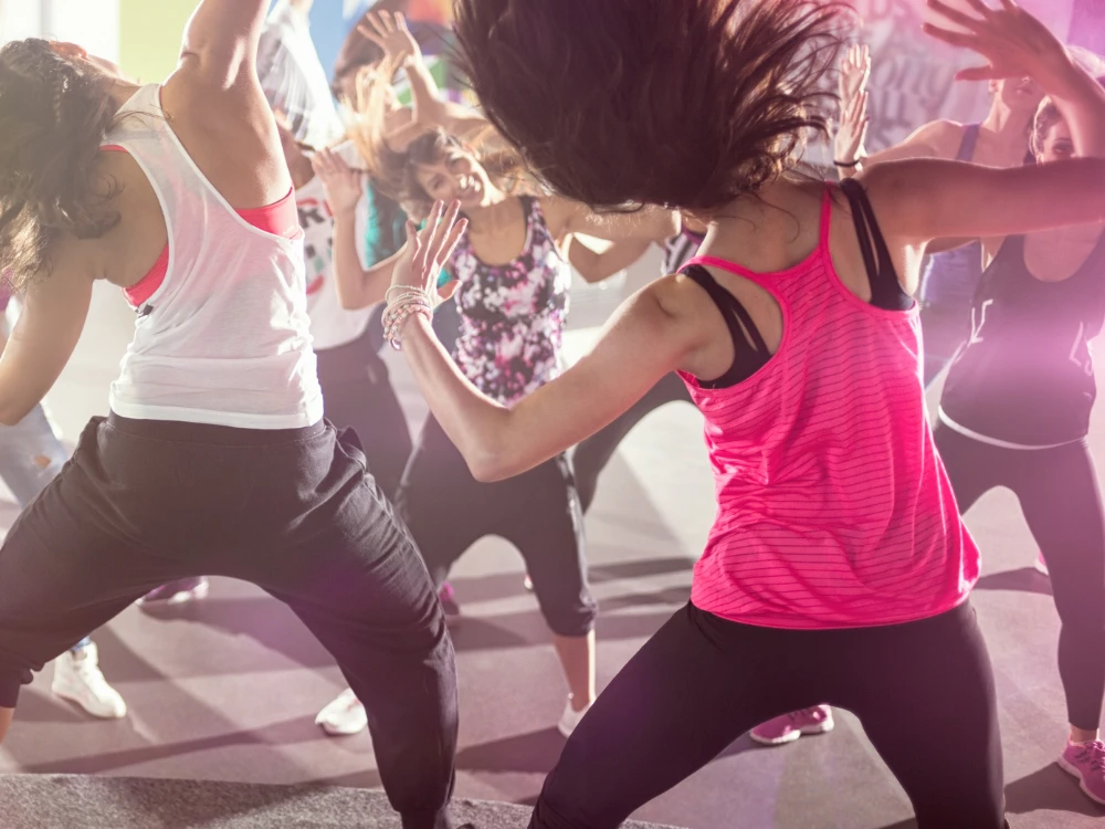 Frauen beim Fitnesskurs Zumba bei der Tanzschule Petra Paust