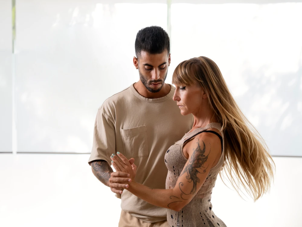 Paar bei Grundkurs bei ADTV Tanzschule Petra Paust in Münsingen