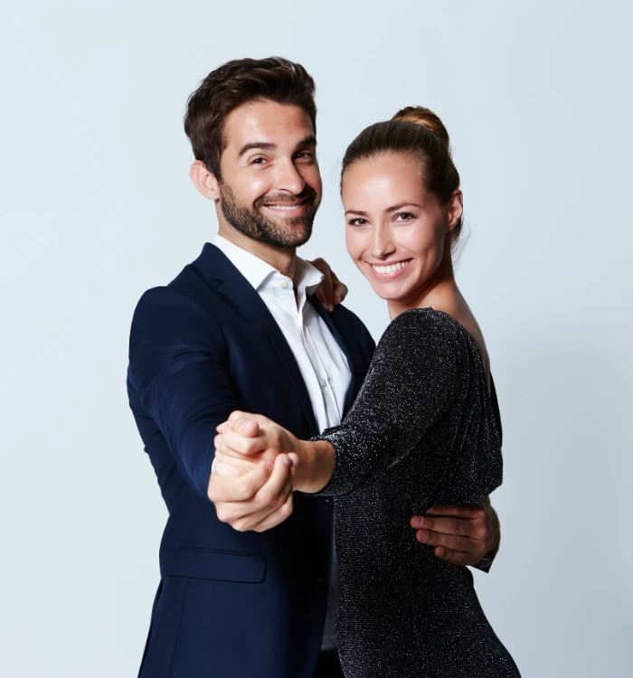 Paar in Tanzpose beim Tanzkurs für Erwachsene bei ADTV Tanzschule Petra Paust in Münsingen